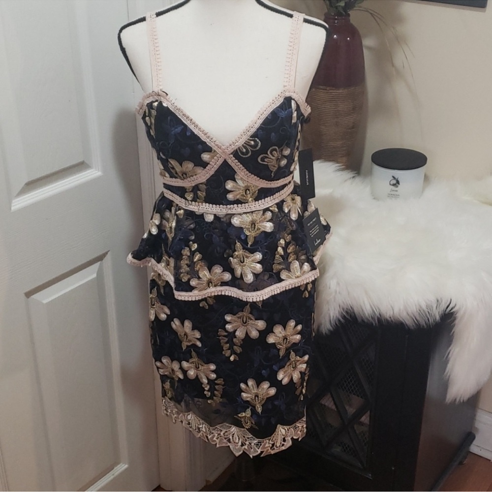 NWT Lulu's Floral Embroidered Dress - Size Small - Picture 4 of 12